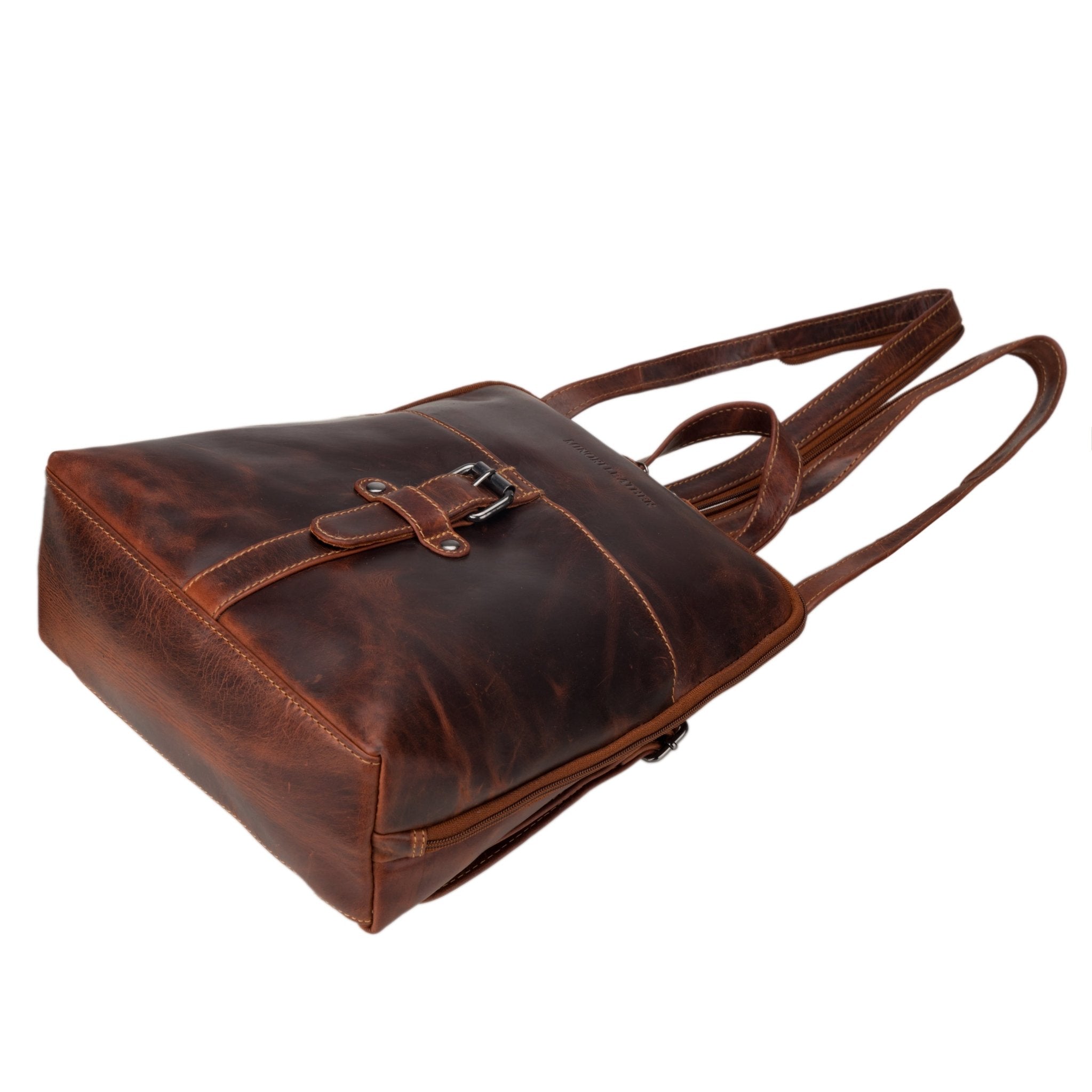 Minori Leather Isla leather backpack for women in chestnut color, featuring a stylish design and adjustable straps.