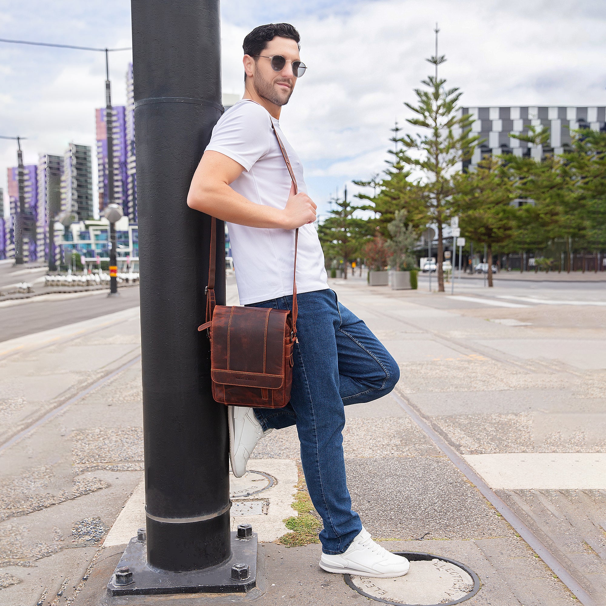 Boulder Leather Messenger Bag – Unisex – Chestnut - Minori Leather