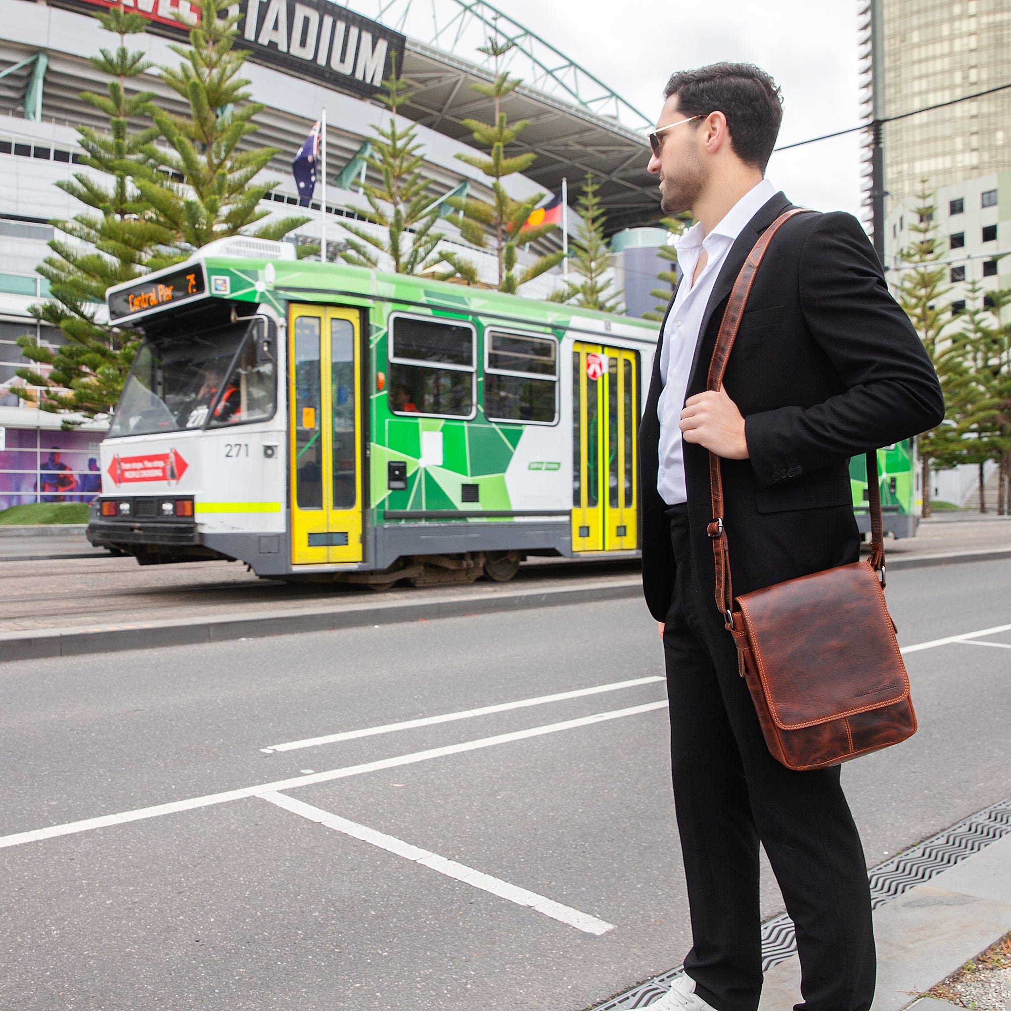Halifax Leather Crossbody Bag – Unisex – Chestnut - Minori Leather