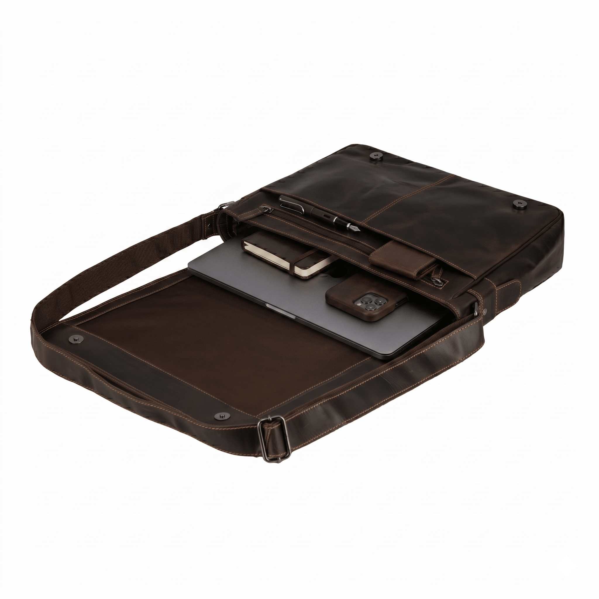 Minori Leather William messenger bag made of full-grain leather with adjustable strap, suitable for men and women.