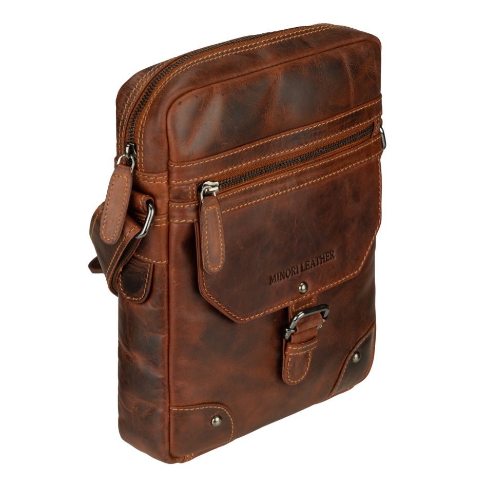 Minori Leather Denver leather crossbody bag in chestnut color, unisex design with adjustable strap and spacious main compartment.
