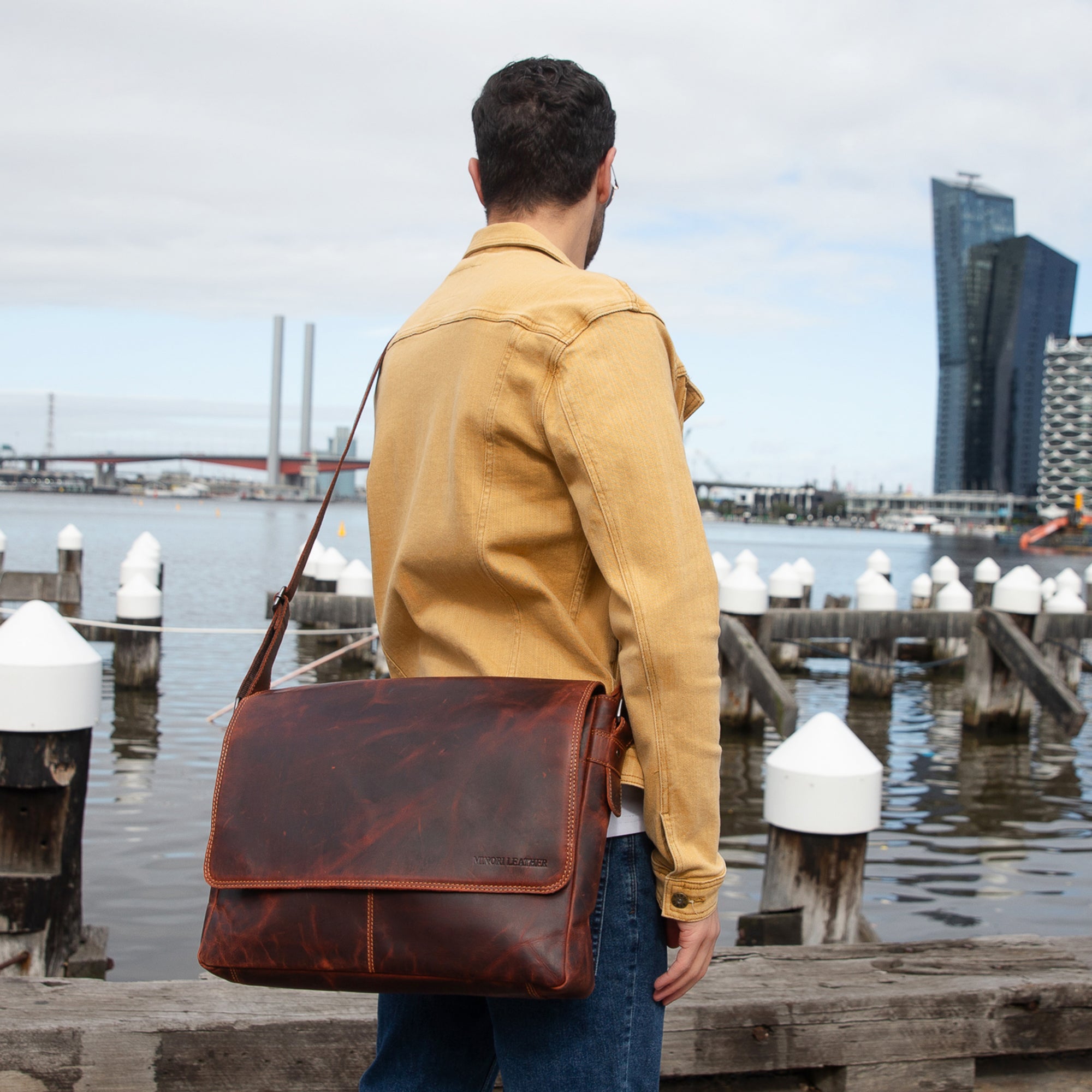 Richmond Messenger 16" Chestnut - Minori Leather